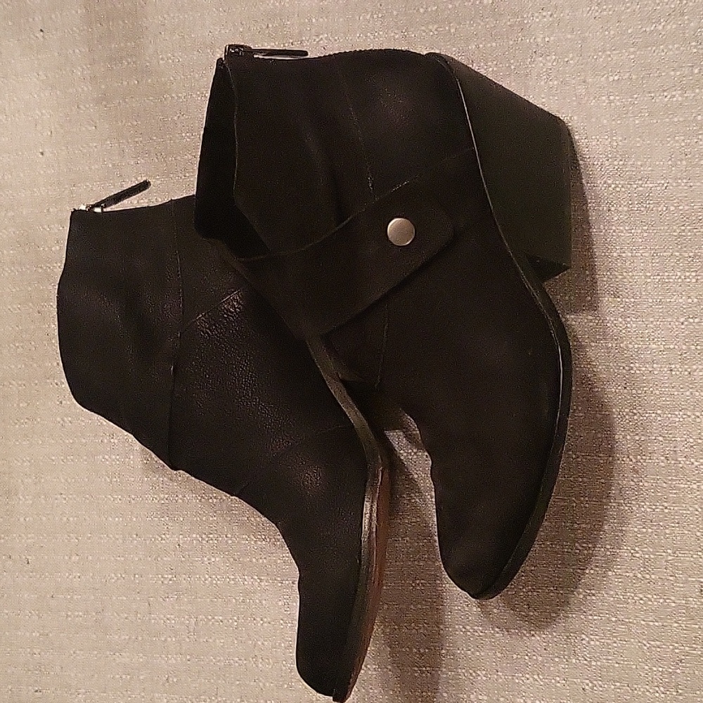 Eileen Fisher Vero Cuoio Black‎ Suede Ankle Boots